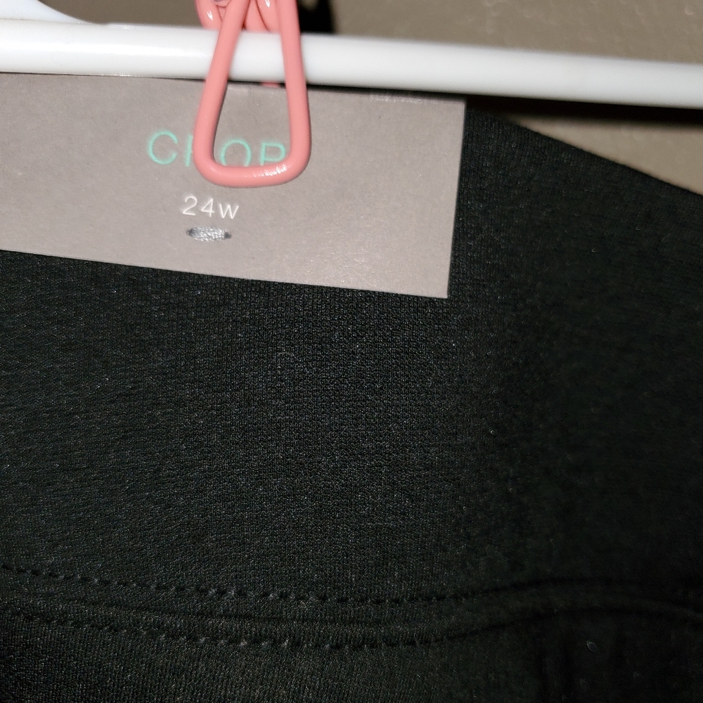 New black cropped pants